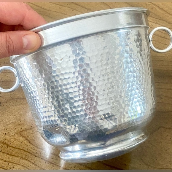 Silver Hammered Ice Bucket with Lid. Vintage. Made in Italy. Aluminum - Picture 4 of 5